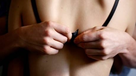 Sesso, matrimonio e figli con il padre: la storia choc di una ragazza americana