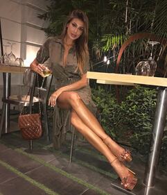 Cristina Buccino, scollatura hot in vacanza 4
