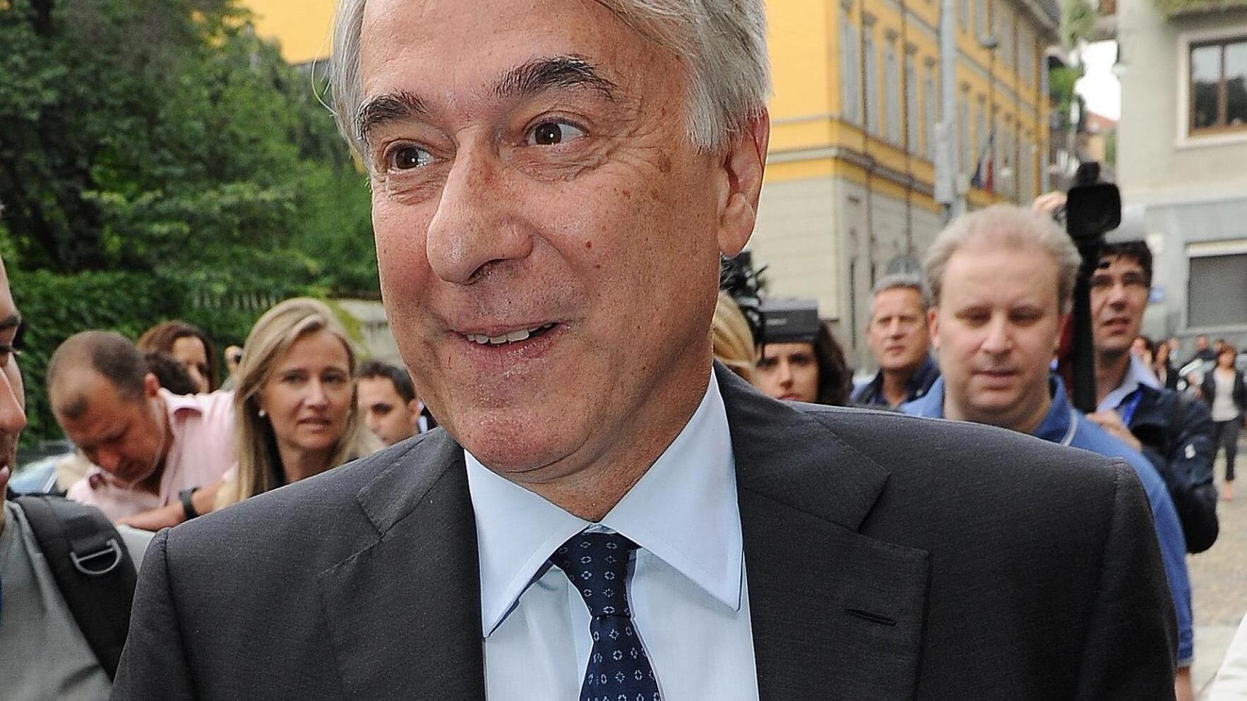 Pisapia si arrende ai cattolici