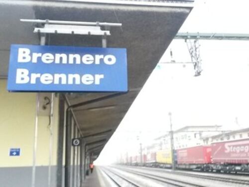 Bolzano, l'accusa della Camera di Commercio: "L'Austria erigerà una barriera anti-profughi al Brennero"