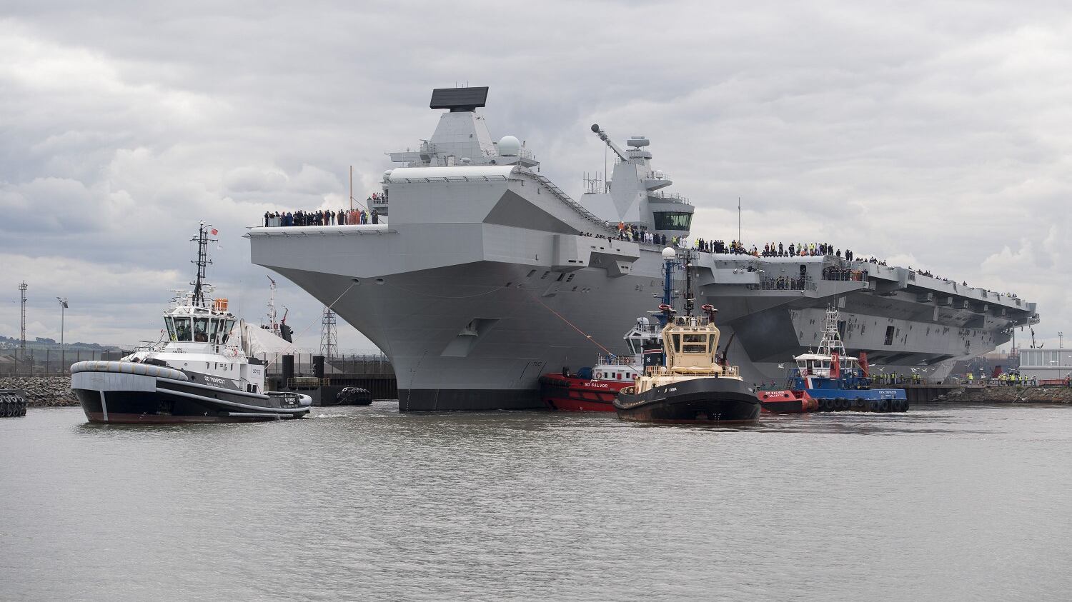 Il Regno Unito vara la superportaerei "Queen Elizabeth"
