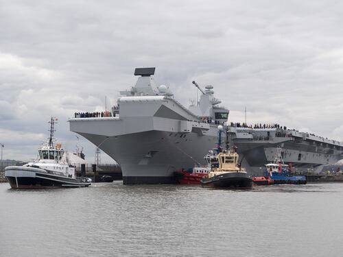 Il Regno Unito vara la superportaerei "Queen Elizabeth"