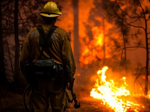 Incendio brucia la California
