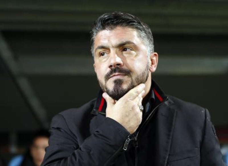Bufera su Gattuso, fuma la sigaretta elettronica durante l'allenamento del Valencia