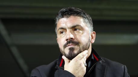 Bufera su Gattuso, fuma la sigaretta elettronica durante l'allenamento del Valencia