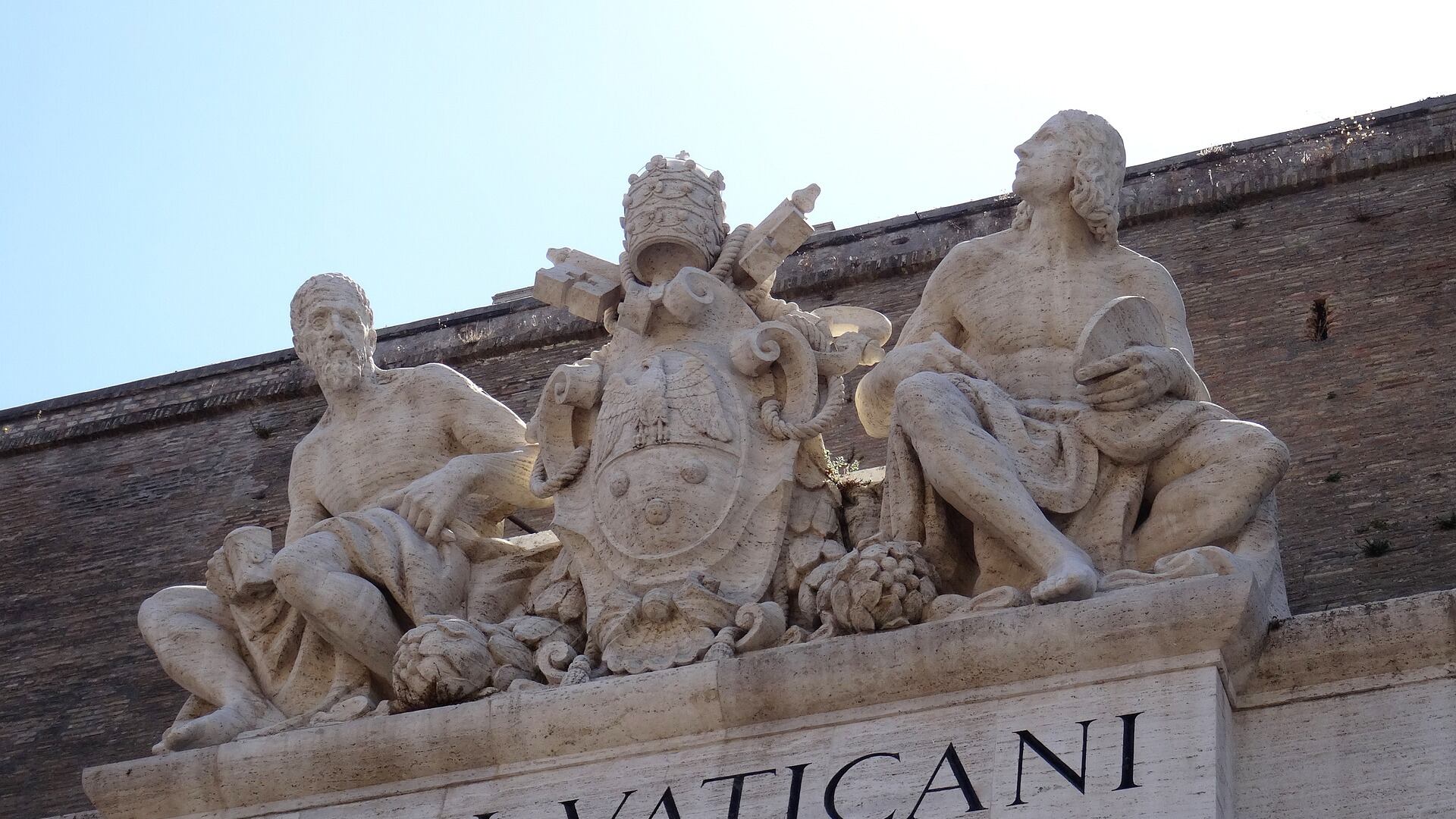 La class-action dei lavoratori del Vaticano: "Un solo giorno di permesso per la nascita dei figli"