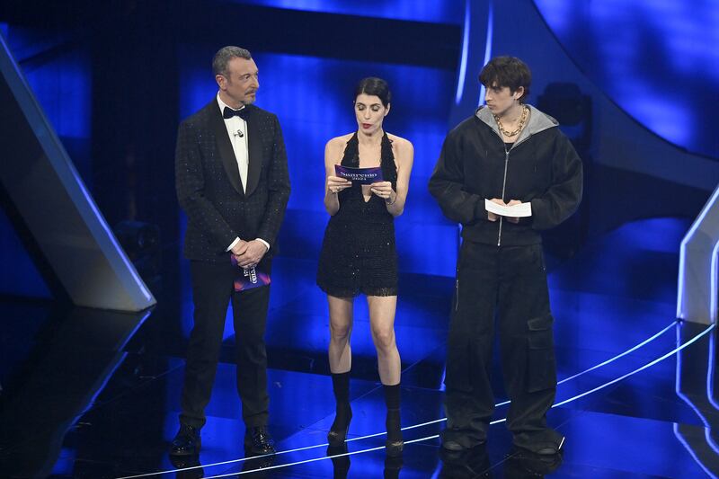 Sanremo 2024: ecco il look della seconda serata del Festival di Sangiovanni 1