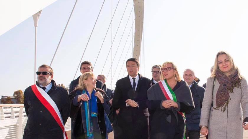 Renzi su Facebook: "Tutto tranne il disabile". Poi il post scompare