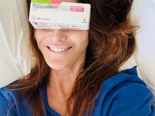 Carla Bruni racconta l'incubo del cancro e la liberazione: "Finalmente l'ultima pasticca"