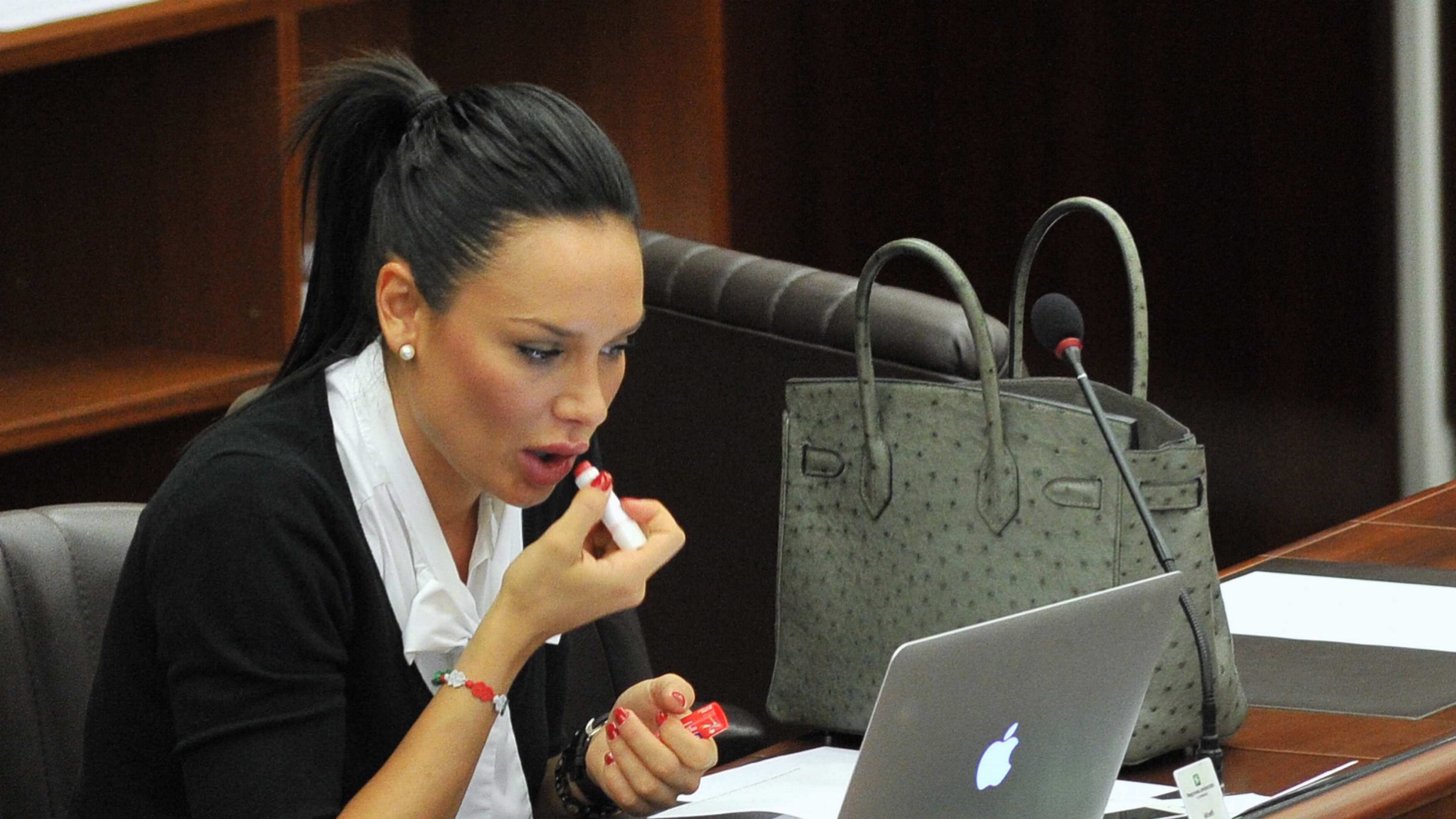 La smentita di D'Alessio: "Nicole Minetti non è incinta"