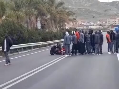 Agrigento, migranti occupano la statale
