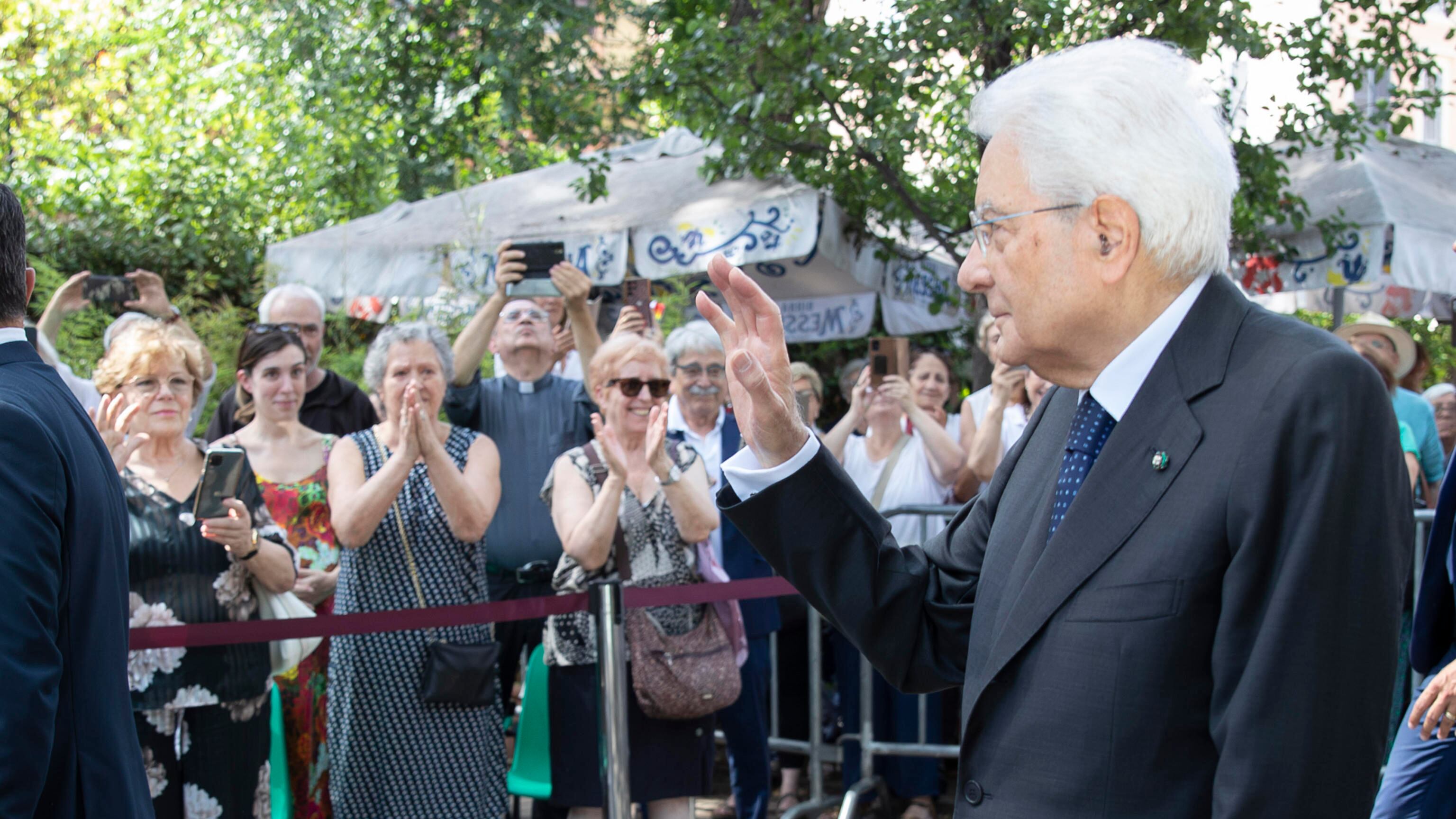 Il ritorno di Mattarella per un bagno di folla al Meeting di Rimini. "Restare uniti sui problemi reali"