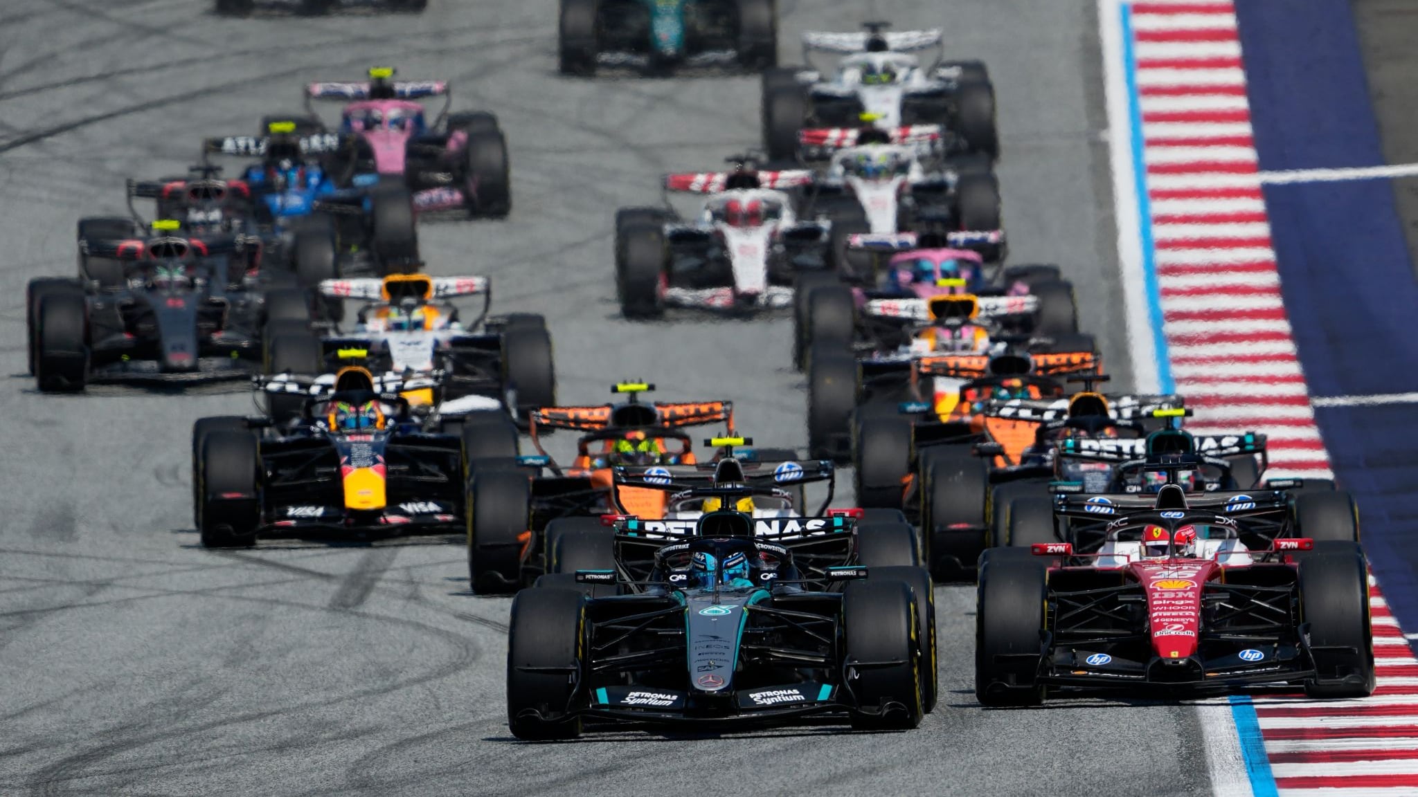 F1, Russell vince in Austria, Antonelli 3°, Ferrari poco competitive