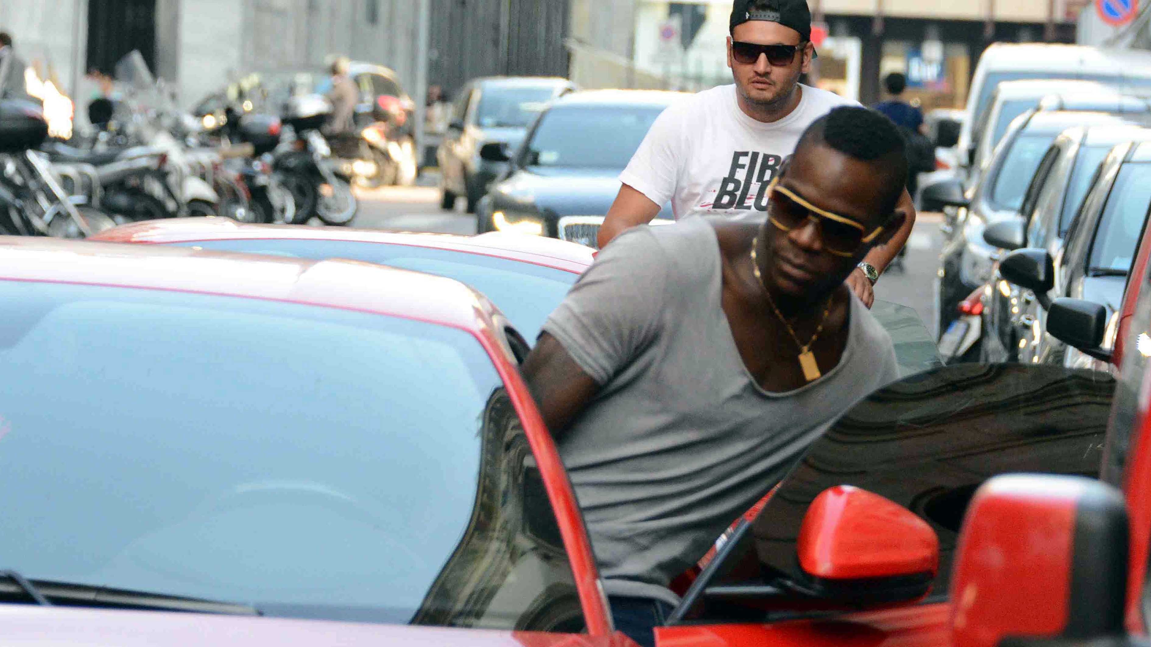 "Il futuro di Seedorf deciso da tutto il Milan. Prandelli cambi Mario"