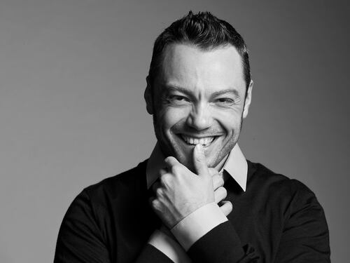 Tiziano Ferro e il siparietto con il marito Victor Allen: "Ecco la vita da sposati"