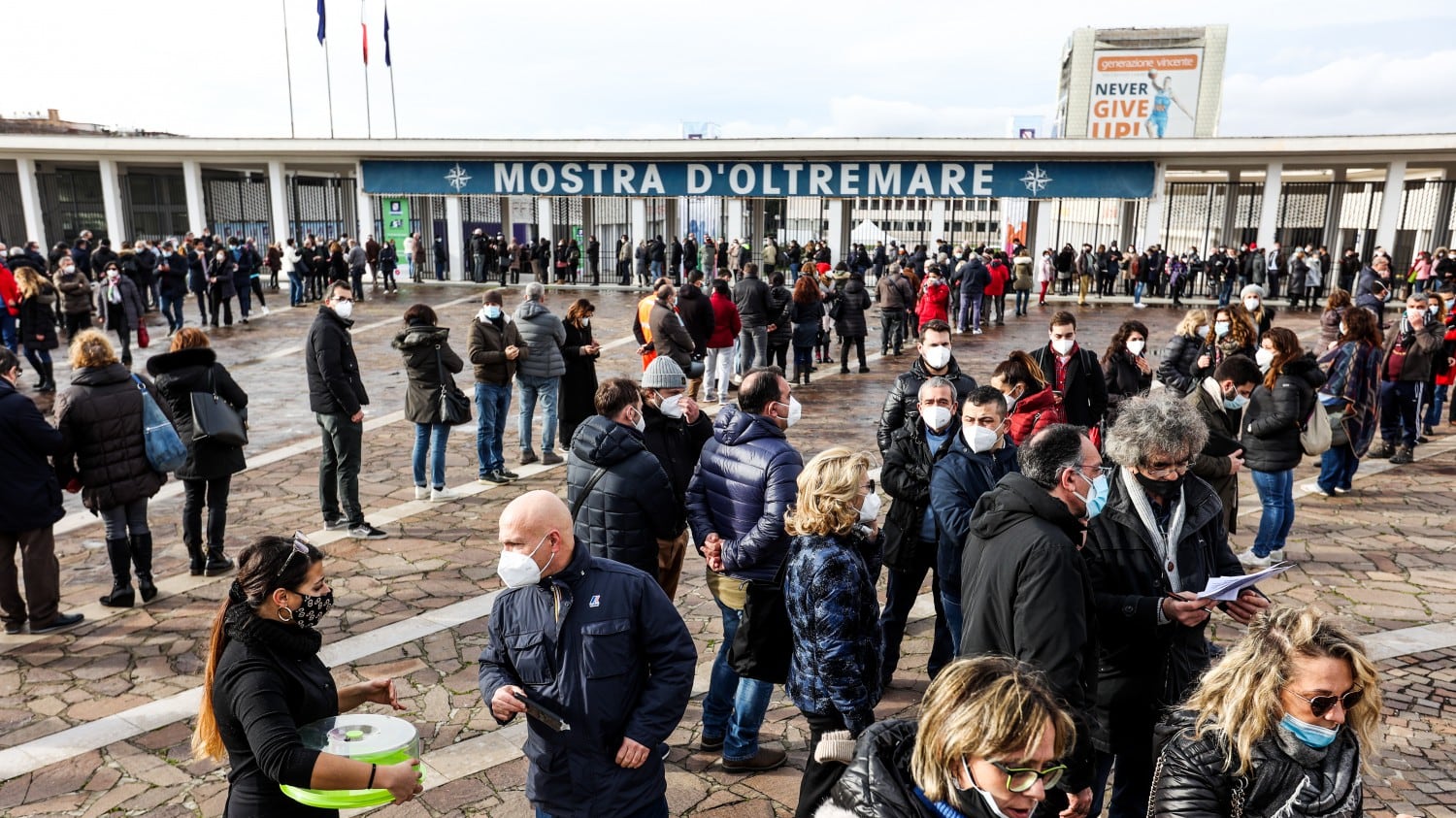 Vaccino, in Campania finite le dosi. Stop alle somministrazioni