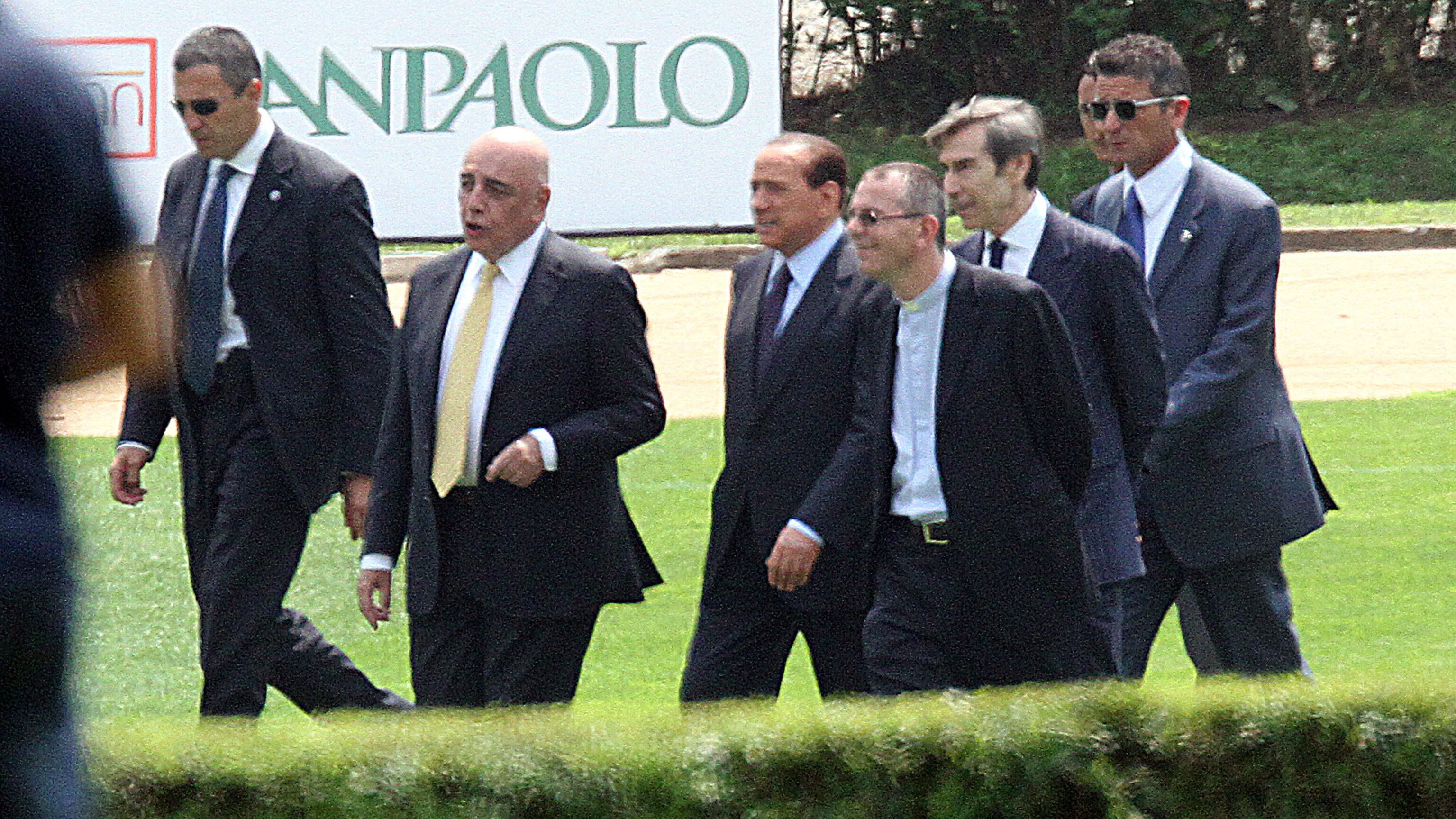 "Contrordine: Galliani resta. Il Cav crea il Milan a due teste"