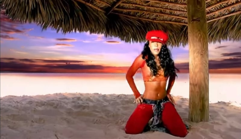 Screen tratto dal videoclip Rock The Boat