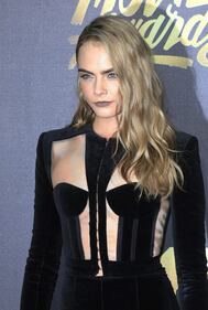 Cara Delevingne in total balck agli Mtv Movie Awards 12