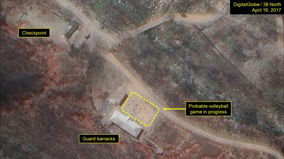 Corea del Nord, nella base nucleare si gioca a pallavolo?