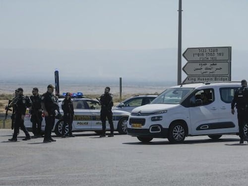 Assalto islamista al confine. Freddati tre civili israeliani