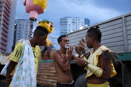 Una Cuba di nuovo aperta al mondo festeggia i 90 anni di Castro 10