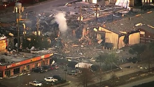 Houston, esplosione in una fabbrica 1