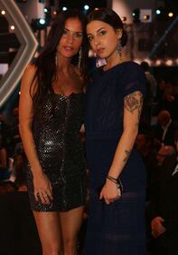 Antonella Mosetti, curve mozzafiato in giallo 19