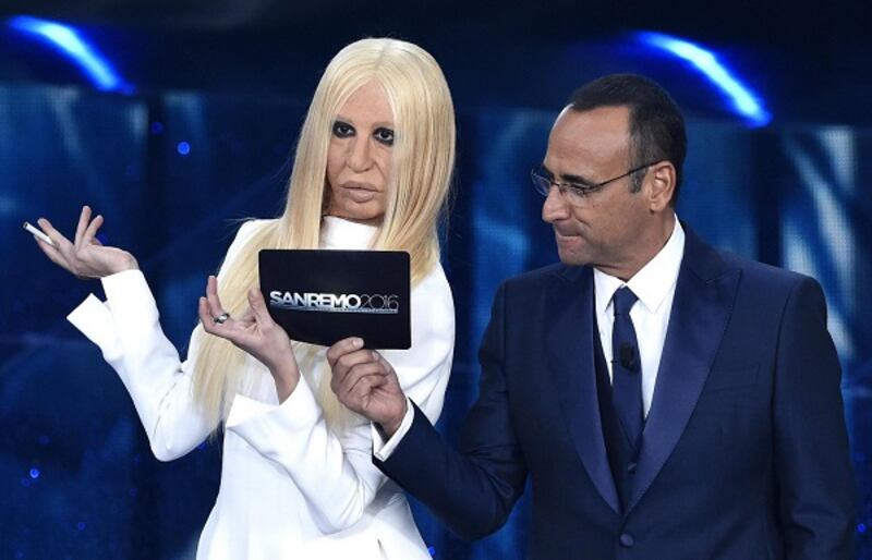 Virginia Raffaele si "trasforma" in Donatella Versace: le foto 19