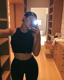 Kylie Jenner, hot con le amiche su Instagram: foto 5