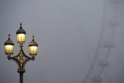 Il fascino di Londra avvolta dalla nebbia 3