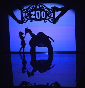 La splendida esibizione di danza della Compagnia Pilobolus 5