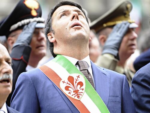 Renzi parla di meritocrazia poi sistema parenti e amici