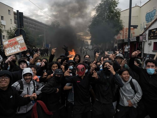 Francia, la rivolta dei licei incendia le piazze: quasi 2mila fermati e centinaia di scuole chiuse