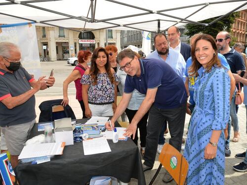 Giustizia, code ai gazebo per i referendum. I vip che hanno firmato