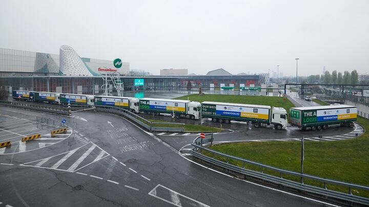 Aiuti ai profughi ucraini, 8 tir da Fiera Milano a quella di Varsavia