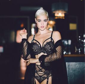 Stefania Ferrario, la modella che rifiuta le etichette 43