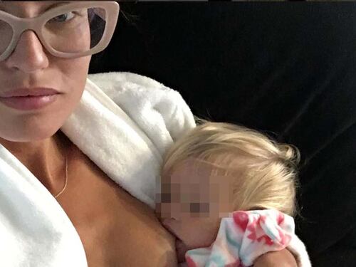Bianca Balti allatta sui social