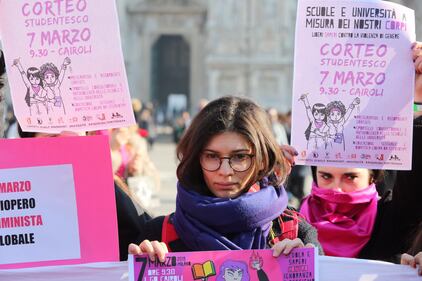 A Milano contro la violenza delle donne: Flash Mob in piazza Duomo 5