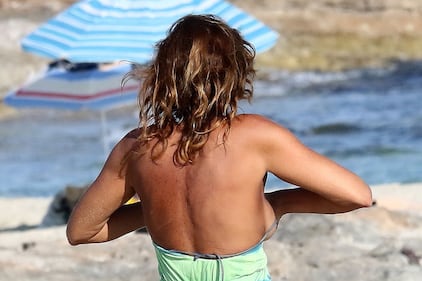 Cristina Parodi, topless a Formentera 14