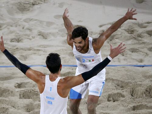 Olimpiadi, beach volley: Lupo dal tumore sconfitto alla finale per l'oro