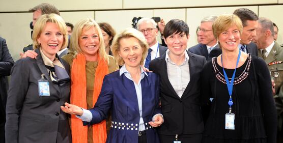 Vertice Nato in rosa: ministri della Difesa cinque sono donne 3