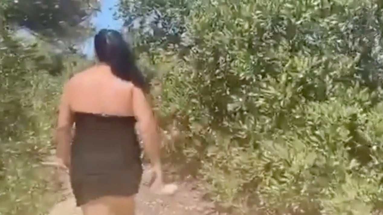 Il racconto choc: "Gli immigrati si sono spogliati davanti a mia figlia"