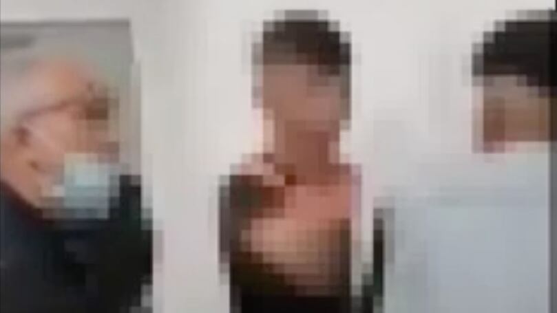 Schiaffi nel centro accoglienza. Rimosso il poliziotto-sceriffo