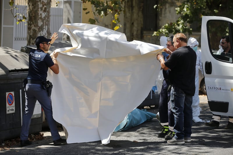 Il corpo di una donna trovato a pezzi tra i rifiuti 3