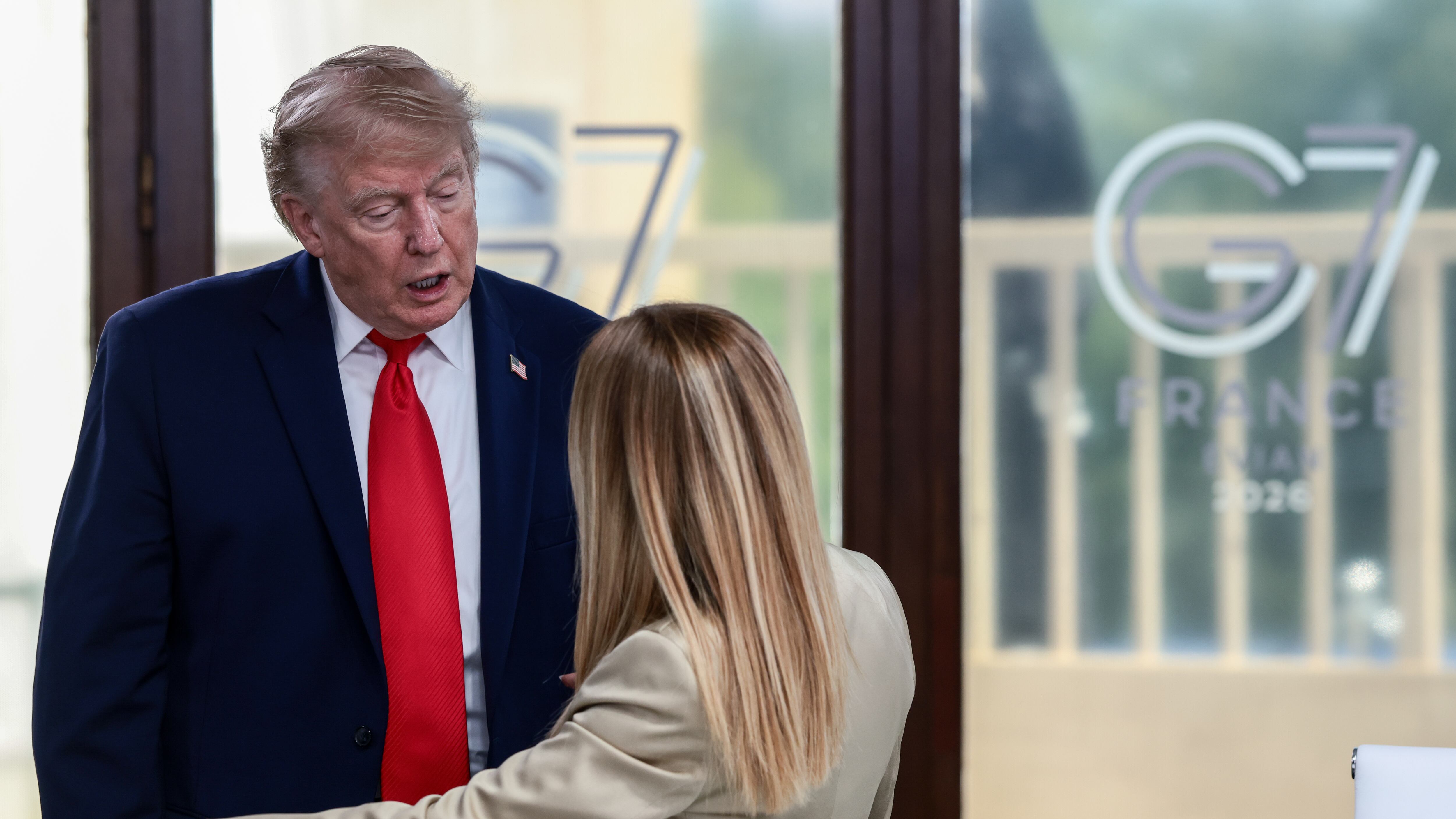 Trump-Meloni, il disgelo poi la battuta al G7: "Abbandonato…". "Siamo sempre stati amici"