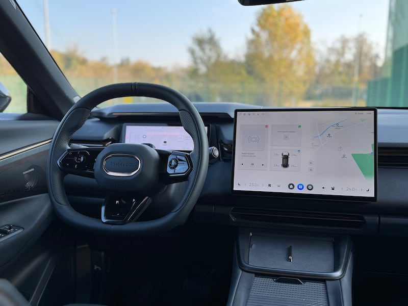Lynk & Co 08: la gallery del nuovo suv ibrido plug-in 17
