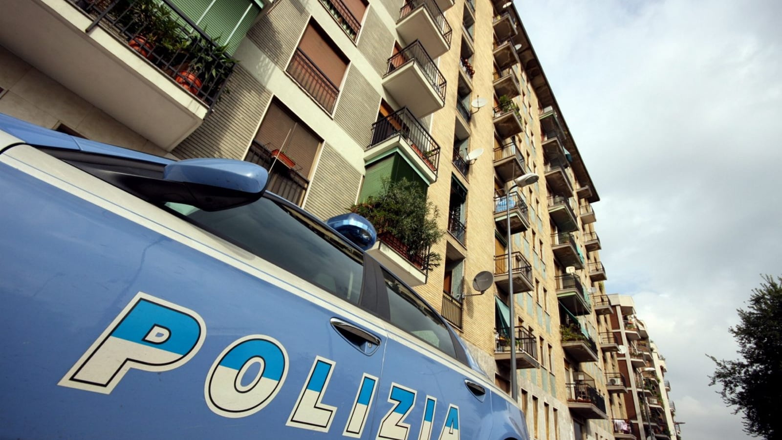 Violentata in centro e in pieno giorno. Arrestato un marocchino di 26 anni