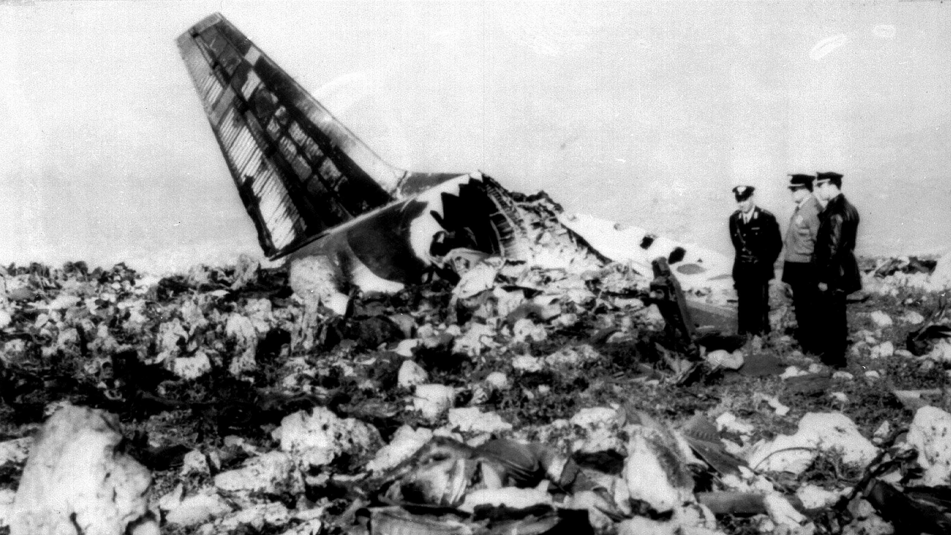 Una palla di fuoco contro la Montagna Longa: così si schiantò l'Alitalia 112