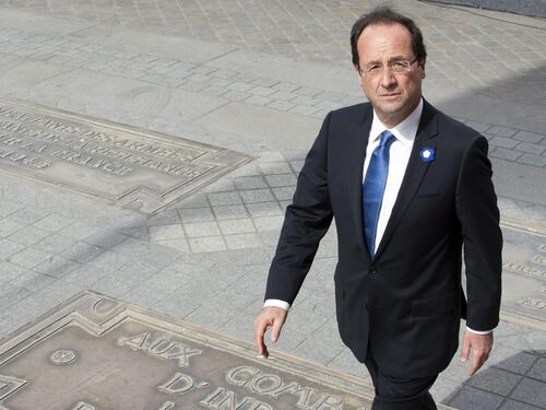 Hollande va in jet: 9.200 euro per votare